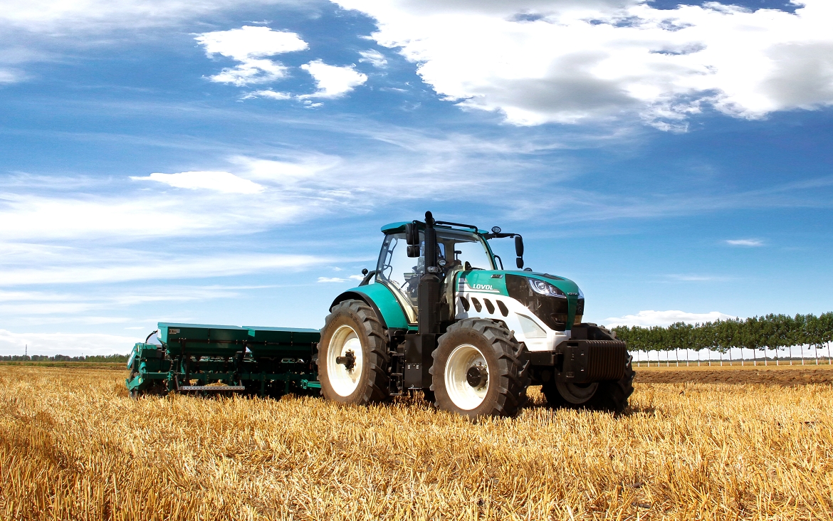 濰柴雷沃拖拉機(jī)黑龍江作業(yè)